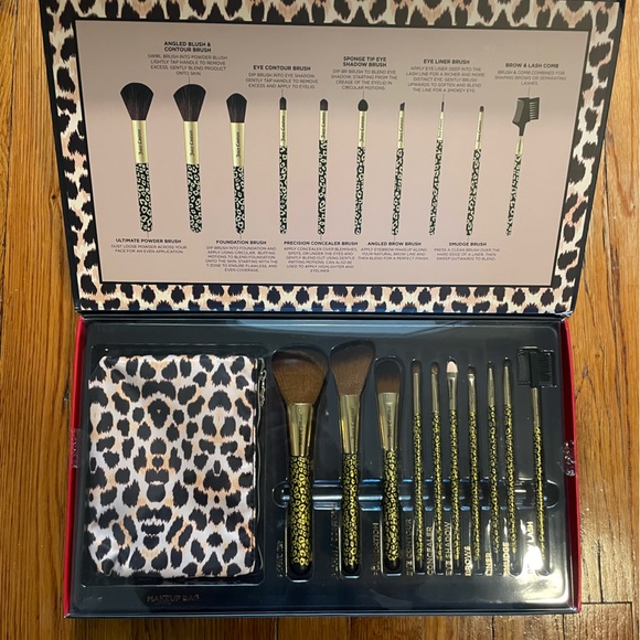 New‼️ Juicy Couture Makeup Brush Collection - Picture 3 of 3